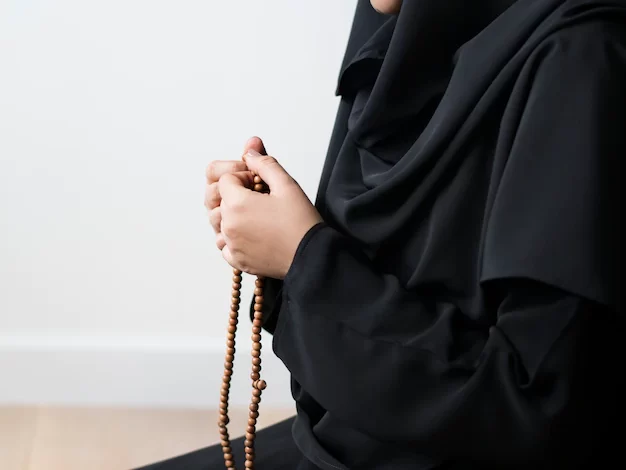 muslim women using misbaha keep track counting tasbih 53876 15263